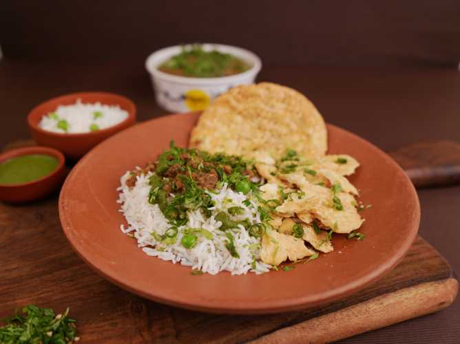 Multani Moth Dal (Pure Desi Ghee)